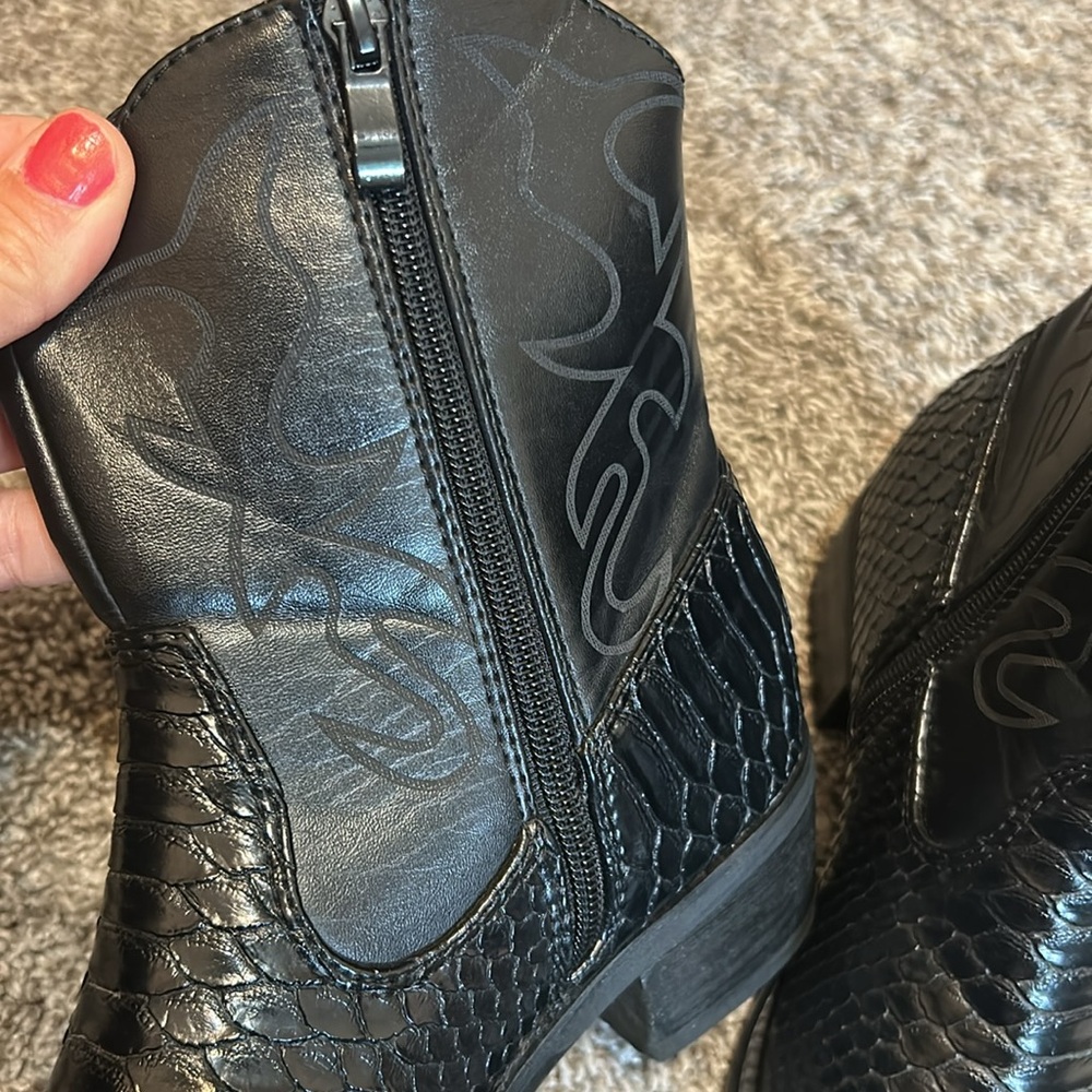 Enzo Romeo Black Snakeskin Embossed Cowboy Boots Men’s 6.5 / Women’s 8–8.5 - Picture 7 of 8